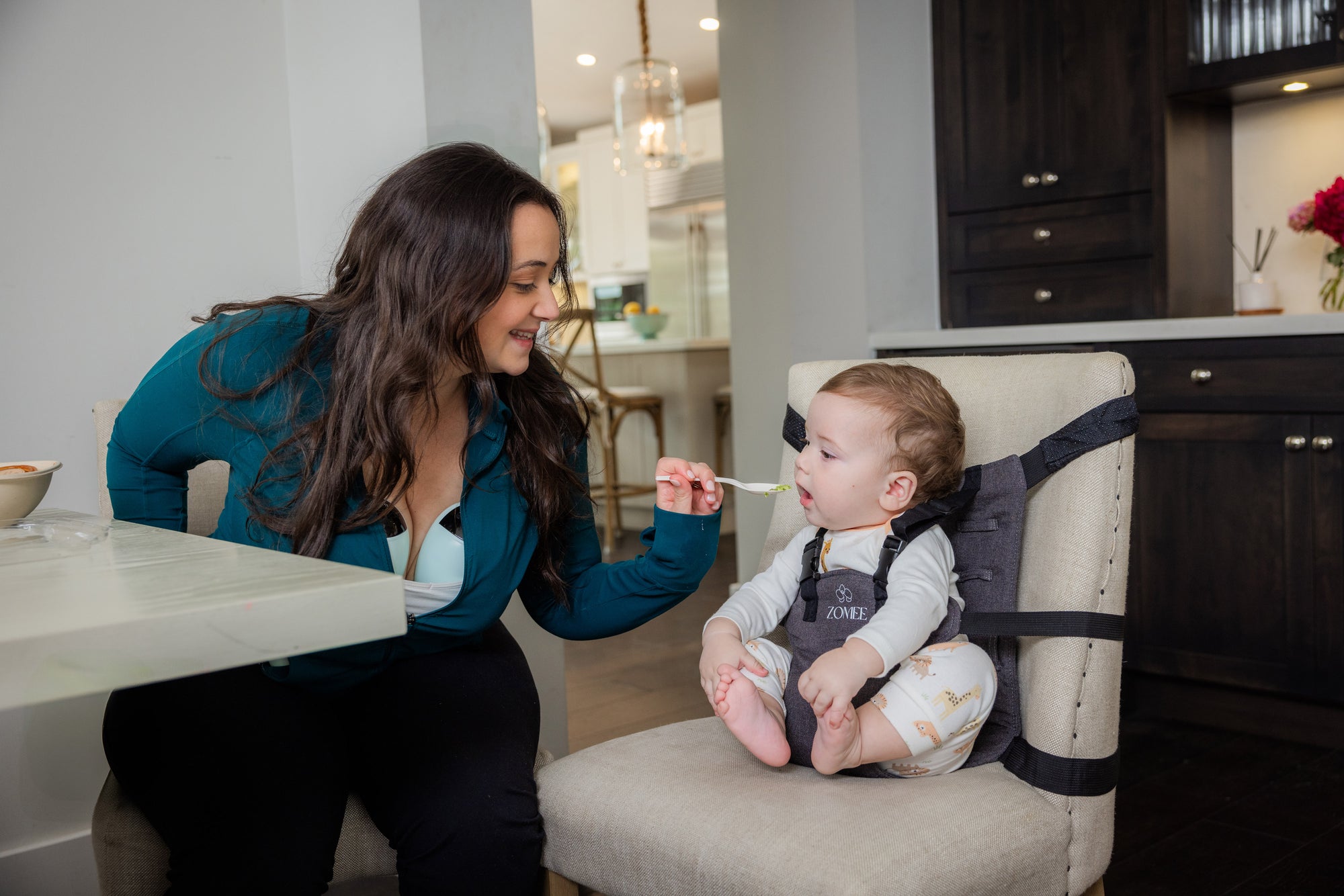 Portable Travel Highchair Harness Adjusts to Any Chair, Made of Skin-Safe Materials for Baby